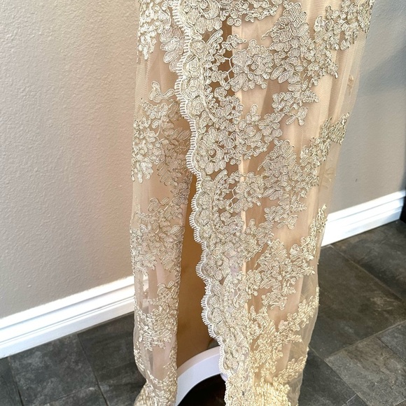 Elegant Windsor Cream Lace Gown NWT - Picture 4 of 10